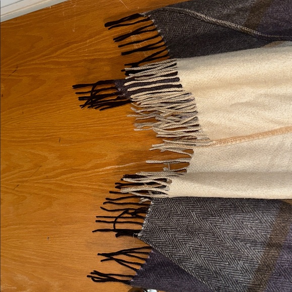 Woolrich Cream and Brown and grey Poncho OS - Picture 4 of 6